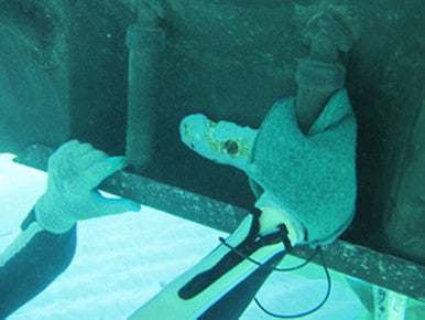 Hull Cleaning Mitt #2 - Condition:New. This Purpose Built mitt is designed to give you maximum coverage while cleaning the hull.
