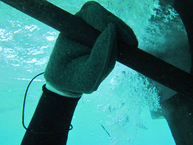 Hull Cleaning MItt #3 - Condition:New. This Purpose Built mitt is designed to give you maximum coverage while cleaning the hull.